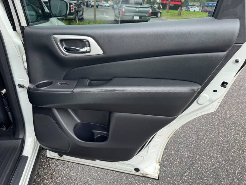 2020 Nissan Pathfinder SL