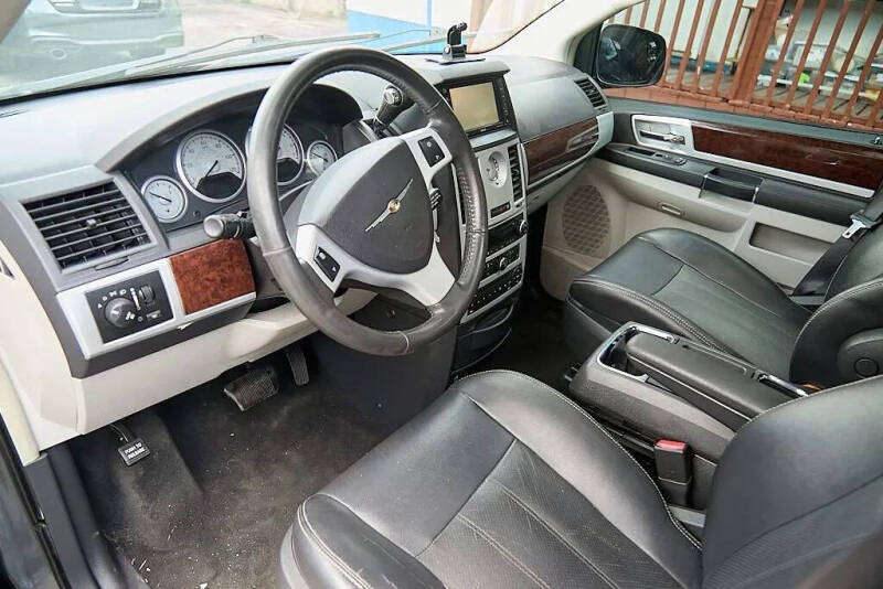 2010 Chrysler Town and Country Touring Plus
