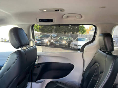 2017 Chrysler Pacifica Touring-L