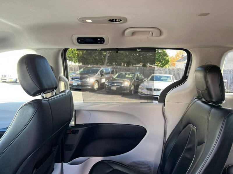 2017 Chrysler Pacifica Touring-L