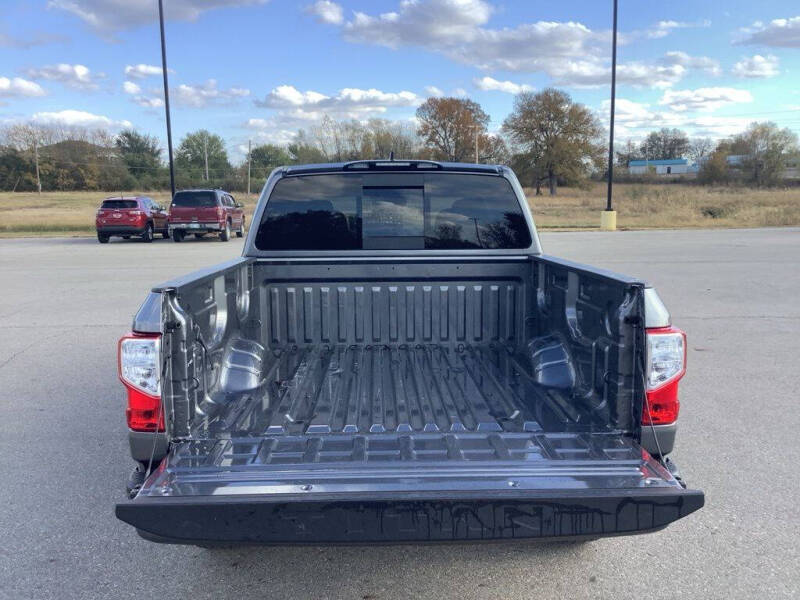 2024 Nissan Titan SV