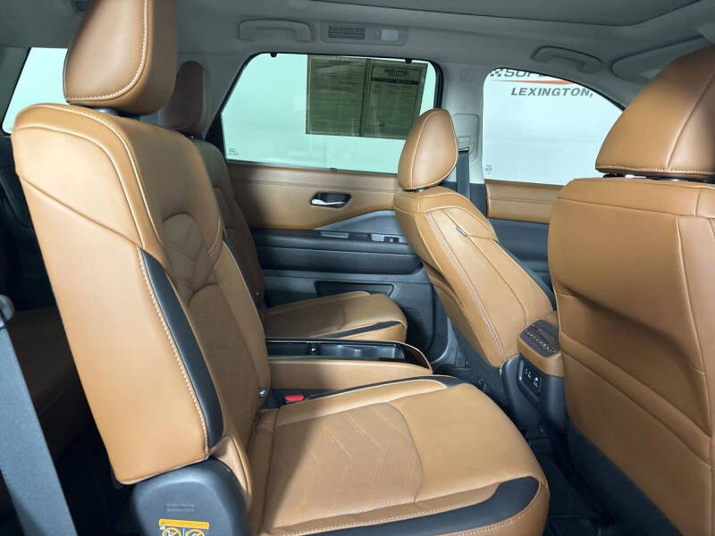 2025 Nissan Pathfinder Platinum