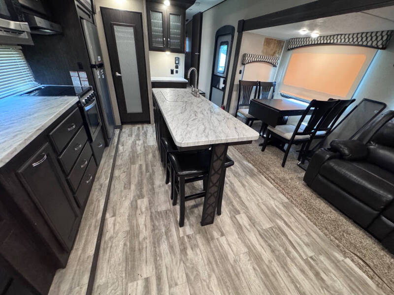 2021 Shasta RV Phoenix 30RLD