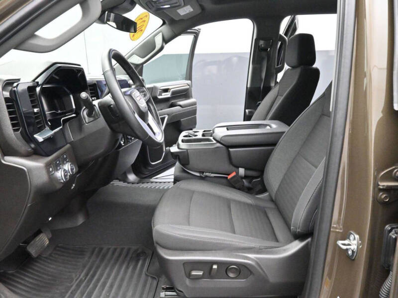 2023 GMC Sierra 1500 Elevation Standard