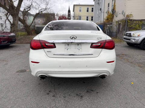 2015 Infiniti Q70 3.7