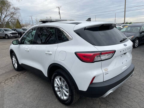 2020 Ford Escape SE