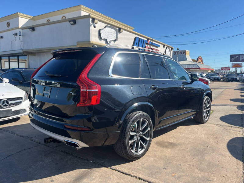 2016 Volvo XC90 T6 Momentum