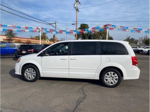 2014 Dodge Grand Caravan for sale at Dealers Choice Inc in Farmersville CA