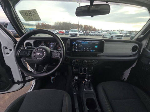 2024 Jeep Gladiator NightHawk
