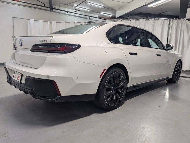 2023 BMW 7 Series 740i