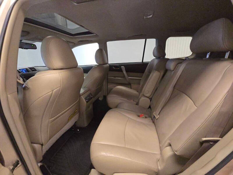 2012 Toyota Highlander SE