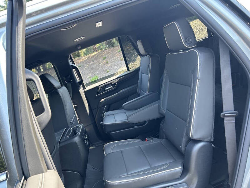 2025 GMC Yukon Elevation