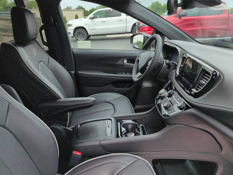 2027 Chrysler Pacifica Limited