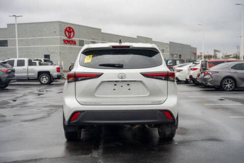 2024 Toyota Highlander LE