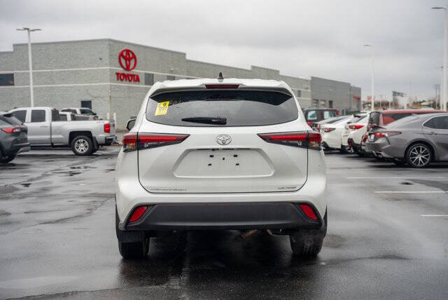 2024 Toyota Highlander LE