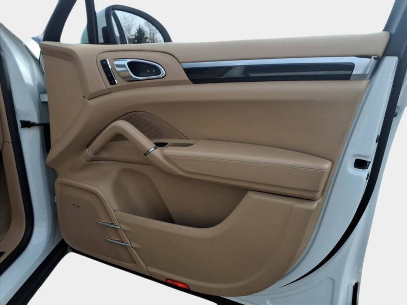 2014 Porsche Cayenne Platinum