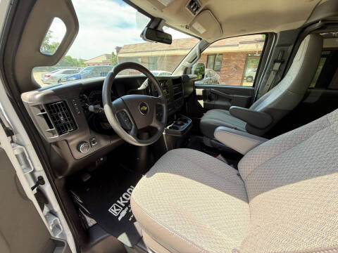 2025 Chevrolet Express LT 3500