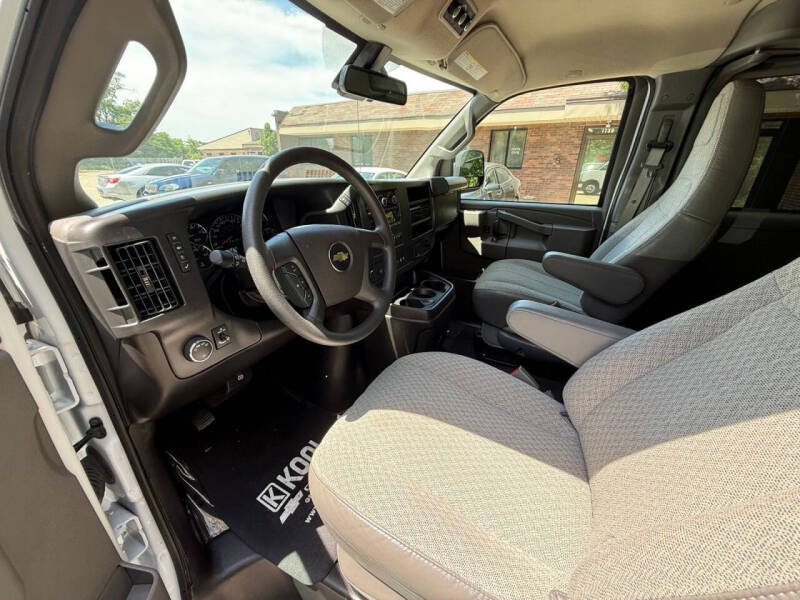 2025 Chevrolet Express LT 3500