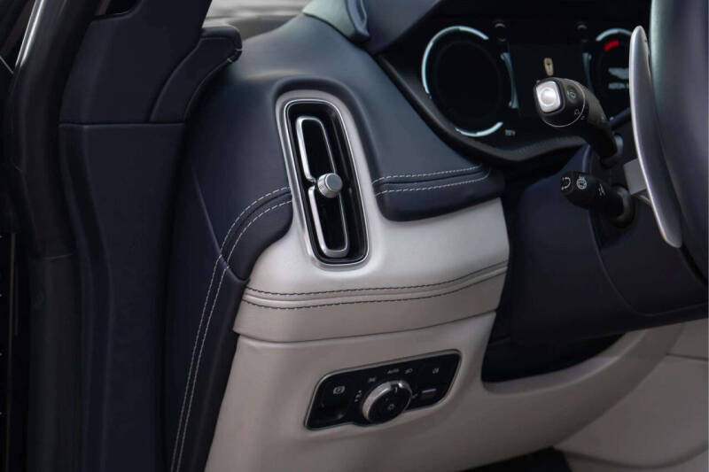 2023 Aston Martin DBX