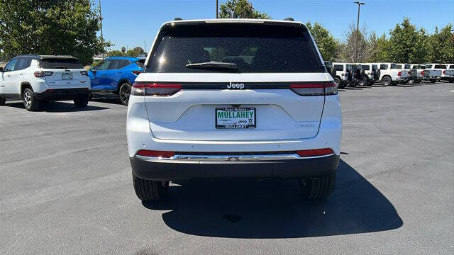 2026 Jeep Grand Cherokee Laredo