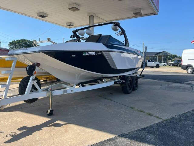 2014 Tige ASR Surf Boat