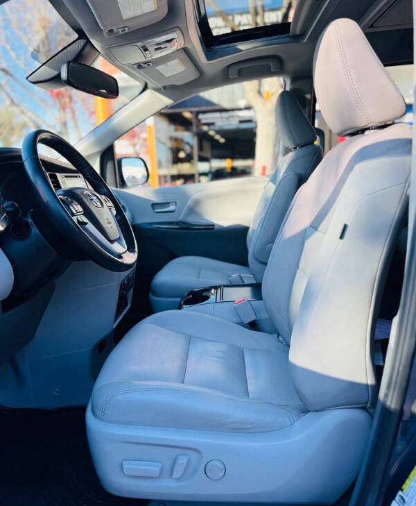 2020 Toyota Sienna XLE Premium 7-Passenger