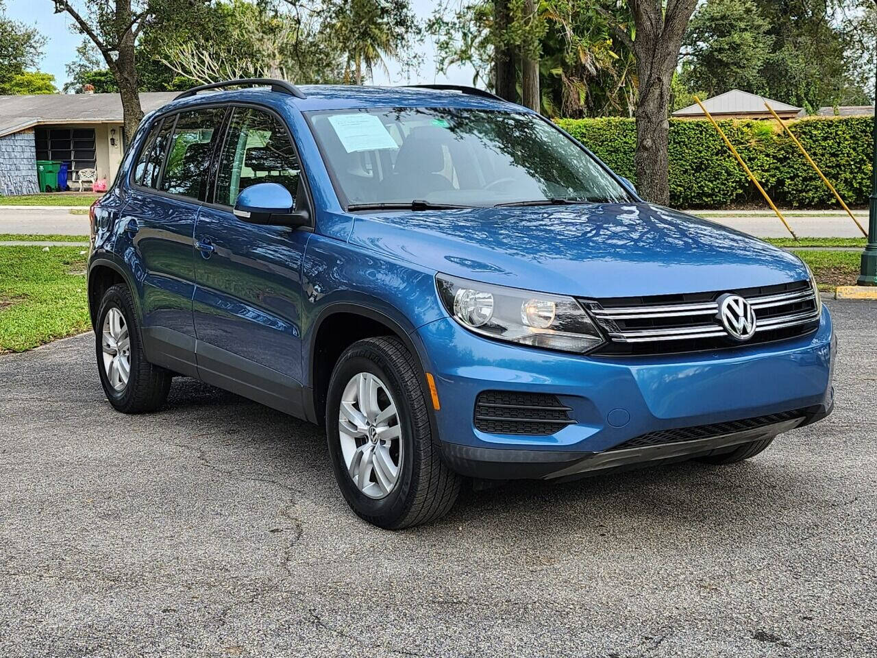 2017 VOLKSWAGEN Tiguan SUV / Crossover - $14,995