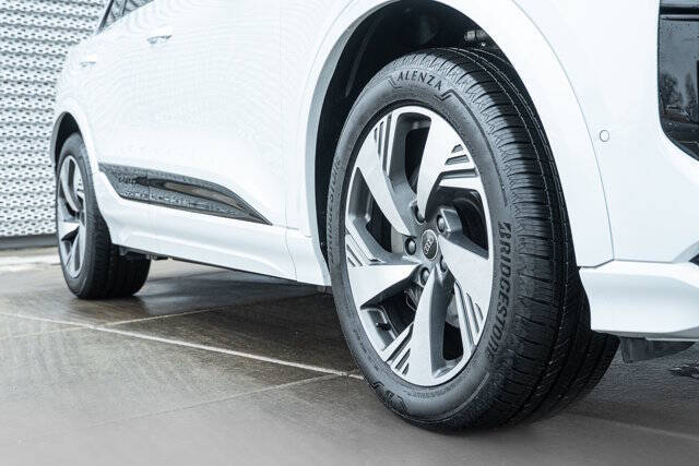 2025 Audi Q6 e-tron quattro Premium Plus