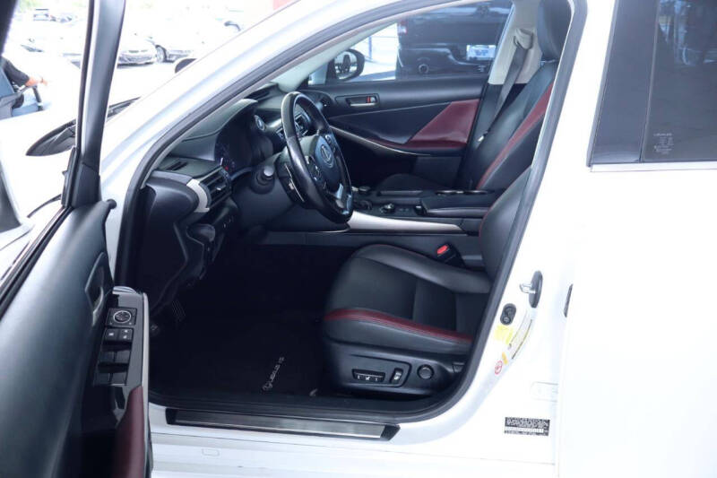 2018 Lexus IS 300