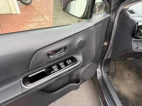 2016 Toyota Prius c Three