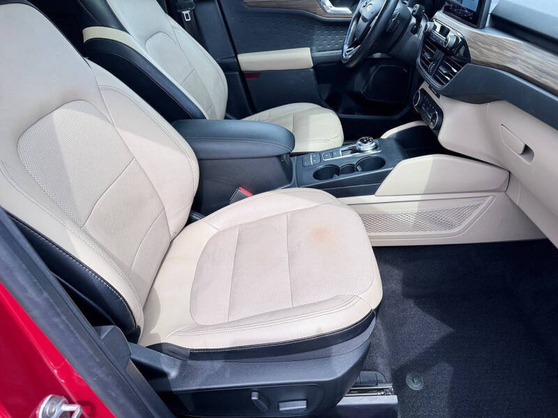 2020 Ford Escape Titanium