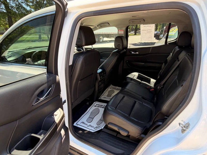 2023 GMC Acadia SLT
