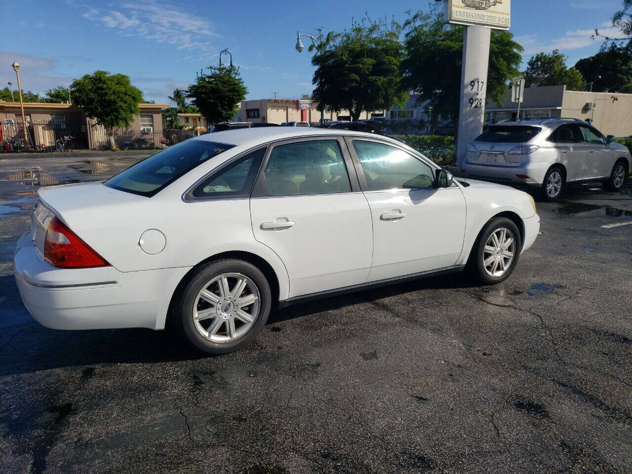 2005 FORD Five Hundred Sedan - $3,999