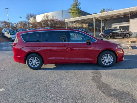 2026 Chrysler Pacifica Select