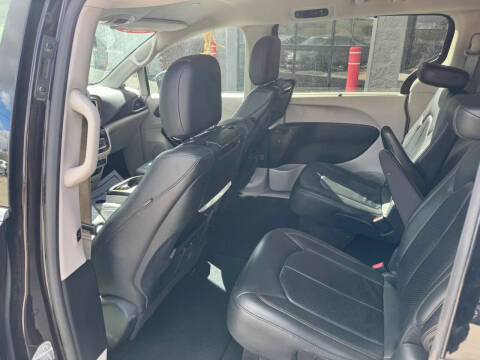 2017 Chrysler Pacifica Touring-L Plus