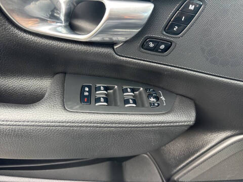 2018 Volvo S90 T5 Momentum