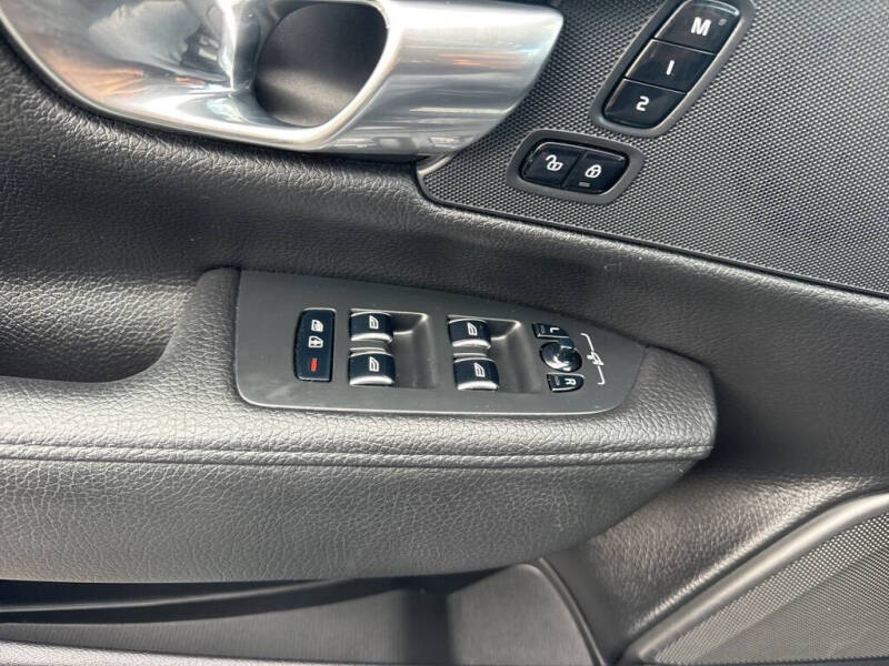 2018 Volvo S90 T5 Momentum