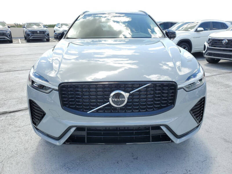 2024 Volvo XC60 B5 Plus Dark Theme