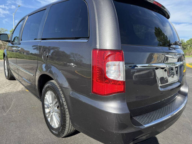 2015 Chrysler Town and Country Touring-L