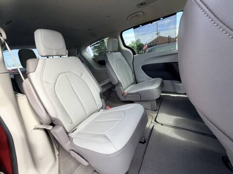 2017 Chrysler Pacifica Touring-L