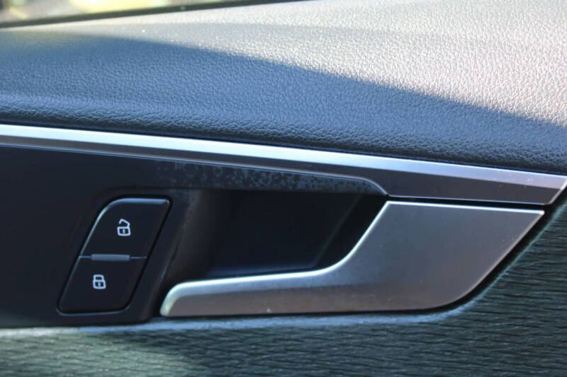 2019 Audi A4 quattro Premium Plus 45 TFSI