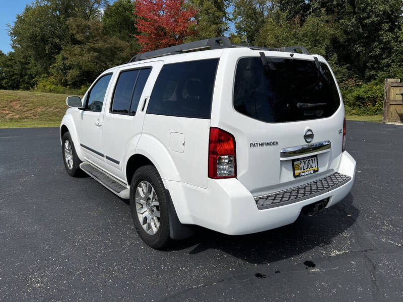 2010 Nissan Pathfinder LE