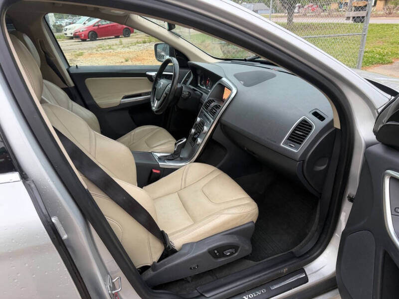 2017 Volvo XC60 T5 Dynamic