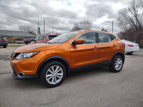 2018 Nissan Rogue Sport for sale at Dave's Car Corner in Hartford City IN