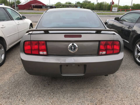 2005 Ford Mustang V6 Deluxe