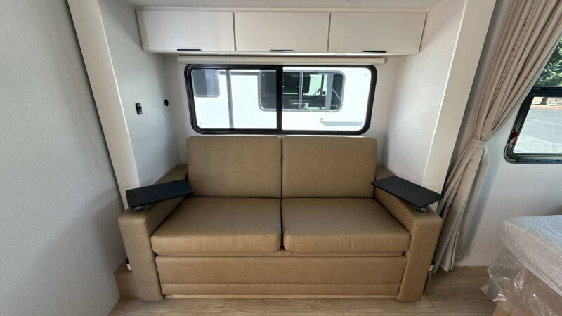 2026 Winnebago Thrive