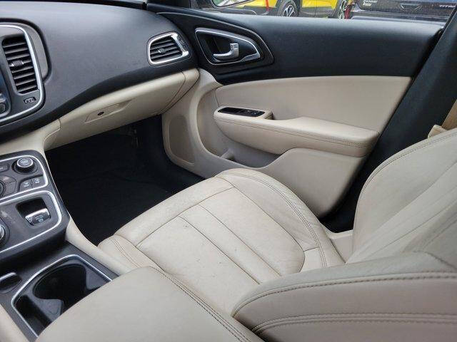 2017 Chrysler 200 Limited Platinum