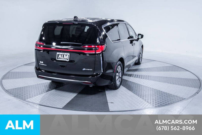 2024 Chrysler Pacifica Plug-In Hybrid Select