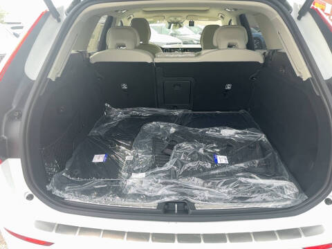 2025 Volvo XC60 T8 Plus Dark Theme