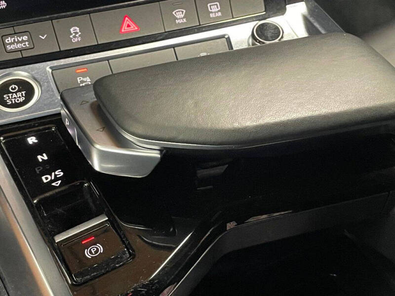 2022 Audi e-tron quattro Premium